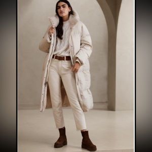 Banana republic Lowri down puffer coat size S petite , has a hood attached.